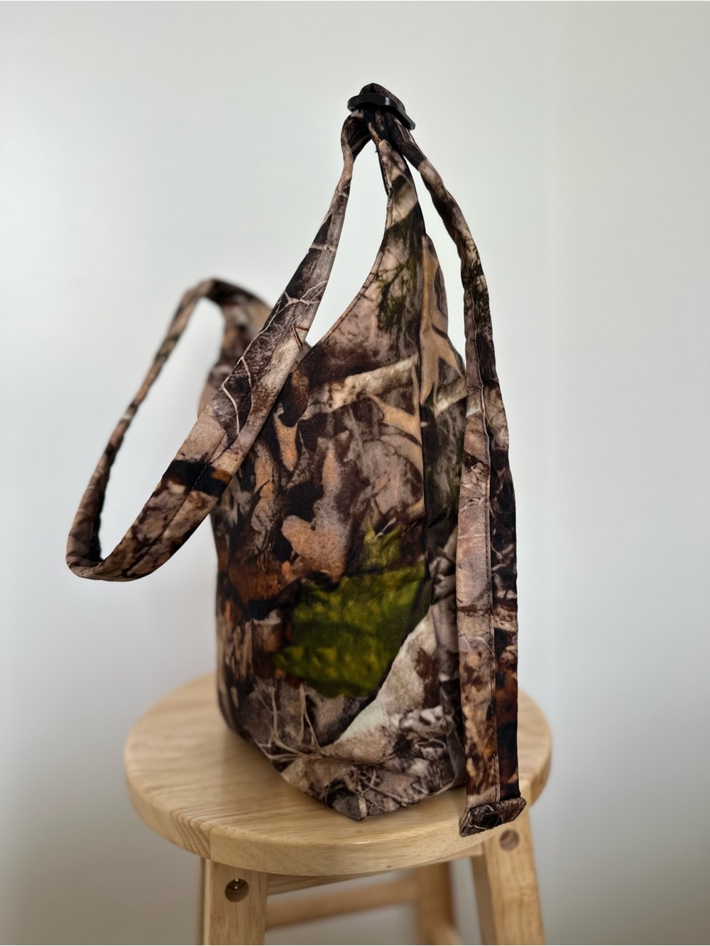 BAGGU Photo Forest Camo Print Small Nylon Sling Bag (like new!) - Picture 2 of 9